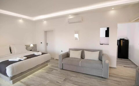 Maison Nira: Mobilia, Pavimentazione, Pavimento, Interior Design, Appartamento, Casa, Camera Da Letto, Divano, Letto