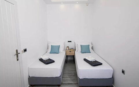 Maison Ranya: Interior Design, Letto, Pavimento, Camera Da Letto, Pavimentazione, Mobilia, Camera, Lenzuolo, Lancia Cuscino, Bedding