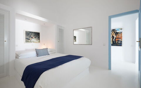 Maison Sivota: Interior Design, Camera Da Letto, Mobilia, Pavimento, Letto, Soffitto, Pavimentazione, Casa, Bedding, Lancia Cuscino