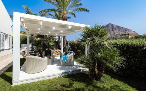 Villa Rossini: Mobilia, Shade, Mobili Da Esterno, Pergola, Giardino, Struttura Esterna, Ricorrere, Terrazza, Eco Hotel, Sedia