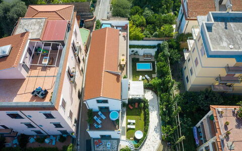 The Ivy Villa: Costruzione, Zona Residenziale, Casa, Casa, Quartiere, Cittadina, Tetto, Appartamento, Urban Design, Insediamento Umano