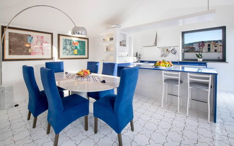 The Ivy Villa: Mobilia, Blu, Interior Design, Pavimentazione, Sedia, Tavolo, Pavimento, Soffitto, Cucina & Sala Da Pranzo Tavolo, Sala Da Pranzo