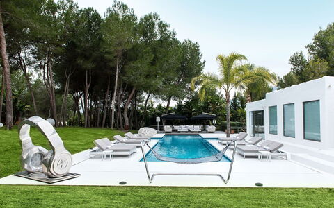 Villa Sound: Piscina, Mobili Da Esterno, Ricorrere, Shade, Giardino, Landscaping, Lettino, Tempo Libero, Design