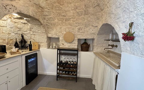 Trulli Maria: Interior Design, Mobilia, Scaffalature, Cucina, Mensola, Elettrodomestico Da Cucina, Controsoffitto, Materiali Naturali, Cabinetry, Lampada
