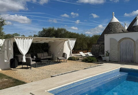Trulli Maria: Mobili Da Esterno, Flagstone, Shade, Sedia, Landscaping, Piscina, Struttura Esterna, Cortile, Backyard, Terrazza