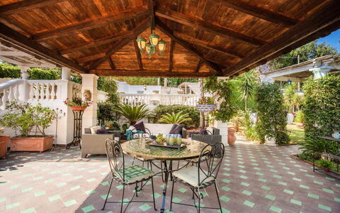 Villa Martina: Pavimentazione, Pavimento, Mobilia, Giardino, Ricorrere, Vaso Di Fiori, Sedia, Struttura Esterna, Portico, Terrazza