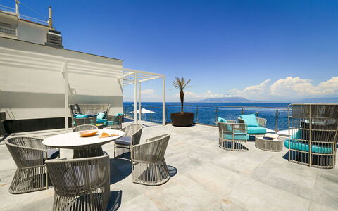 Villa Marina Grande: Blu, Mobili Da Esterno, Piscina, Ricorrere, Mobilia, Mare, Sedia, Oceano, Shade, Costa