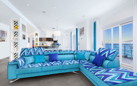 Villa Marina Grande: Blu, Mobilia, Divano, Interior Design, Soggiorno, Tessile, Pavimento, Pavimentazione, Lancia Cuscino