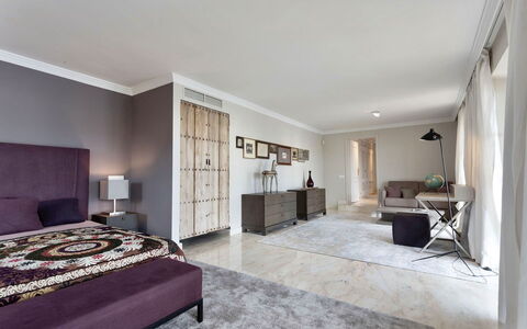 Villa Serrano: Mobilia, Pavimentazione, Interior Design, Pavimento, Soffitto, Legna, Letto, Camera, Camera Da Letto, Appartamento