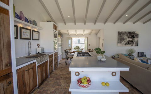 Casa Naomi: Mobilia, Interior Design, Legna, Pavimentazione, Controsoffitto, Soffitto, Cabinetry, Cucina, Pavimento, Casa