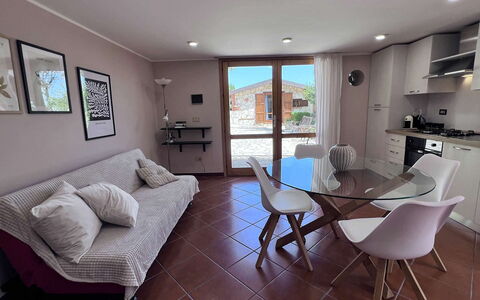 Villa Romy: Mobilia, Interior Design, Pavimentazione, Pavimento, Legna, Divano, Camera, Tavolo, Soggiorno, Appartamento