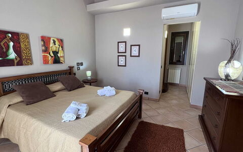 Villa Jamie: Letto, Mobilia, Camera Da Letto, Interior Design, Pavimento, Pavimentazione, Lenzuolo, Bedding, Camera, Soffitto