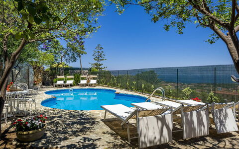 Casa Sally: Blu, Piscina, Mobili Da Esterno, Mobilia, Ricorrere, Sedia, Eco Hotel, Shade, Flagstone, Lettino