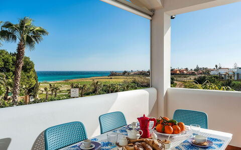 Ippocampo: Ricorrere, Appartamento, Shade, Sedia, Eco Hotel, Mobili Da Esterno, Balcone, Hotel, Villa