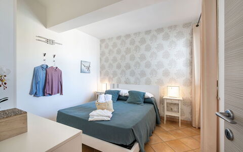 Ippocampo: Mobilia, Interior Design, Pavimentazione, Camera Da Letto, Pavimento, Letto, Camera, Tessile, Biancheria, Soffitto