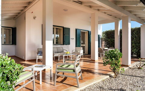 Kalimba: Mobilia, Pavimentazione, Pavimento, Mobili Da Esterno, Portico, Sedia, Shade, Terrazza, Tavolo Esterno, Struttura Esterna