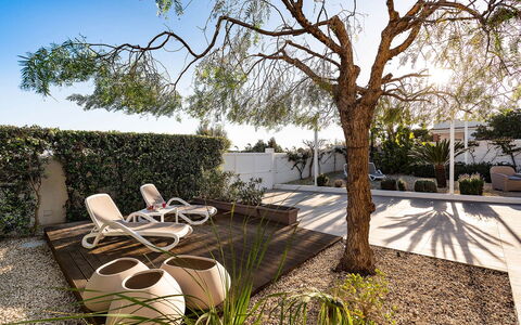 Ninfa: Mobili Da Esterno, Giardino, Shade, Landscaping, Backyard, Vaso Di Fiori, Cortile, Terrazza, Eco Hotel