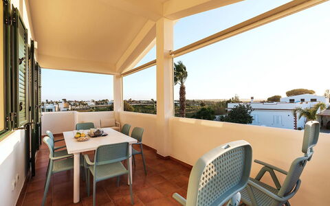 Ninfa: Mobilia, Appartamento, Pavimento, Casa, Sedia, Ricorrere, Shade, Mobili Da Esterno, Balcone, Cucina & Sala Da Pranzo Tavolo