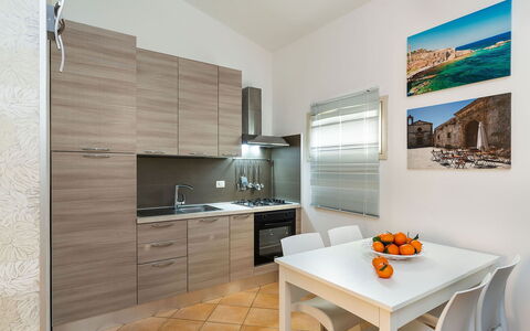 Ninfa: Elettrodomestico Da Cucina, Cucina, Apparecchio Major, Pavimentazione, Interior Design, Controsoffitto, Legna, Mobilia, Elettrodomestico, Pavimento