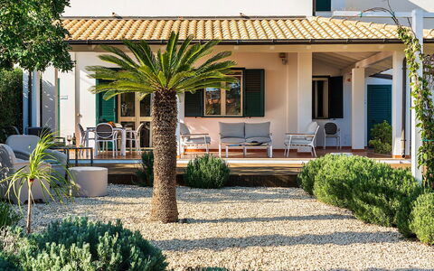 Stella Marina: Zona Residenziale, Arbusto, Casa, Casa, Giardino, Shade, Landscaping, Estate, Eco Hotel