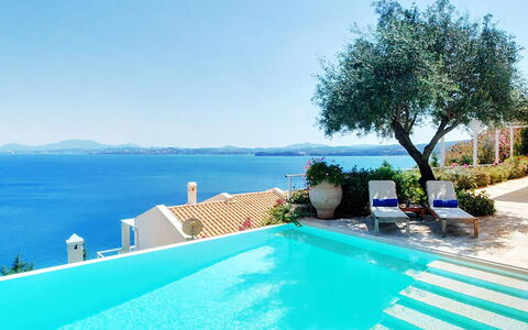 Villa Azzurra: Blu, Piscina, Ricorrere, Eco Hotel, Mare, Mobili Da Esterno, Tempo Libero, Hotel, Villa, Vaso Di Fiori