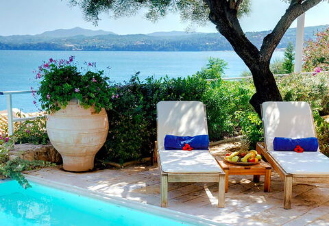 Villa Azzurra: Blu, Fiore, Vaso Di Fiori, Mobilia, Estate, Mobili Da Esterno, Ricorrere, Piscina, Pianta Della Casa