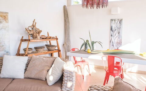 Villa la Rezza: Mobilia, Interior Design, Legna, Casa, Tessile, Camera, Illuminazione, Soggiorno, Pavimentazione, Tavolo