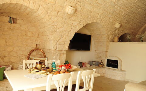 Masseria San Michele: Parete, Mobilia, Interior Design, Pavimentazione, Soffitto, Pavimento, Camera, Sedia, Soggiorno, Muro ​​Di Pietra