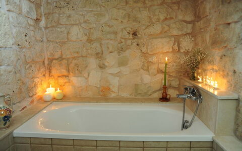 Masseria San Michele: Vasca Da Bagno, Bagno, Idraulico Fixture, Parete, Interior Design, Pavimentazione, Rubinetto, Pavimento, Idraulico, Illuminazione