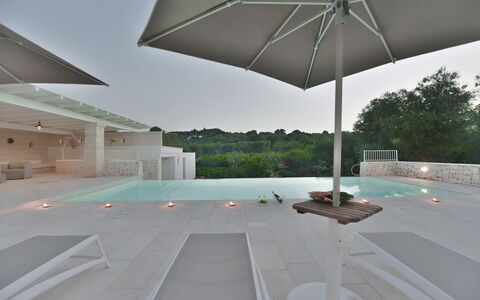 Masseria Ostuni: Piscina, Materiale Composito, Calcestruzzo, Estate, Piastrella, Shade, Design, Villa, Ricorrere, Giochi D'Acqua