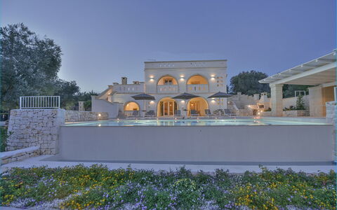 Masseria Ostuni: Architettura, Estate, Piscina, Hacienda, Colonna, Dimora, Villa, Arcade, Cortile, Caravanserraglio