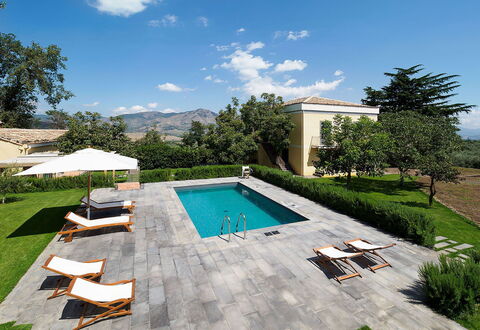 Villa Alcantara: Piscina, Mobili Da Esterno, Ricorrere, Mobilia, Estate, Shade, Lettino, Giardino, Landscaping, Eco Hotel