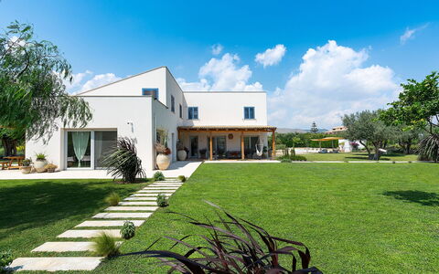 Villa Orangella: Casa, Casa, Zona Residenziale, Lotto, Prato, Estate, Shade, Giardino, Cortile