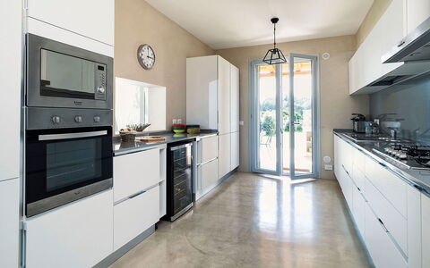 Villa Orangella: Cucina, Elettrodomestico Da Cucina, Controsoffitto, Apparecchio Major, Pavimentazione, Mobilia, Interior Design, Cabinetry, Casa, Pavimento