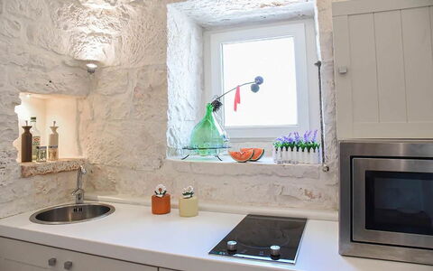 Trulli Martina: Parete, Cucina, Interior Design, Controsoffitto, Pavimentazione, Elettrodomestico Da Cucina, Illuminazione, Idraulico Fixture, Rubinetto, Casa
