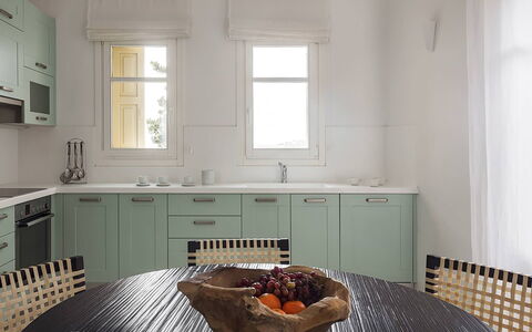 Soleil de Rehnia: Mobilia, Interior Design, Pavimentazione, Legna, Cabinetry, Cucina, Pavimento, Soffitto, Controsoffitto, Cucina & Sala Da Pranzo Tavolo
