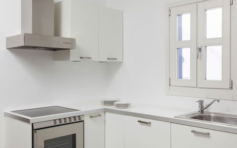 Villa Ariano: Cabinetry, Mobilia, Cucina, Interior Design, Controsoffitto, Elettrodomestico Da Cucina, Pavimentazione, Credenza, Pavimento, Apparecchio Major