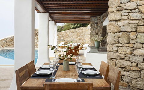 Villa Persephone: Mobilia, Pavimentazione, Interior Design, Sedia, Tavolo, Casa, Pavimento, Cucina & Sala Da Pranzo Tavolo, Muro ​​Di Pietra, Sala Da Pranzo