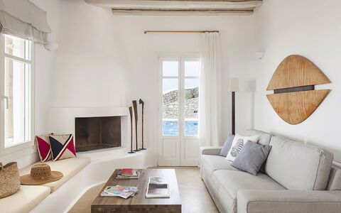 Villa Persephone: Mobilia, Interior Design, Parete, Pavimentazione, Divano, Pavimento, Soggiorno, Appartamento, Casa, Camera