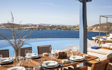 Villa Anassa: Mobilia, Ristorante, Mobili Da Esterno, Sedia, Barca, Mare, Cucina & Sala Da Pranzo Tavolo, Barware, Ricorrere, Shade