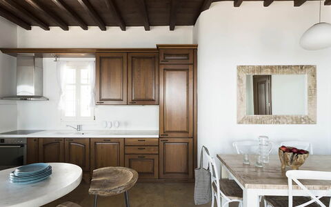 Villa Elpida: Mobilia, Interior Design, Pavimentazione, Legna, Controsoffitto, Tavolo, Cucina, Pavimento, Sedia, Soffitto
