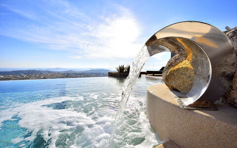 Villa Ivory: Blu, Acqua, Fontana, Giochi D'Acqua, Luce Del Sole, Hotel, Onda