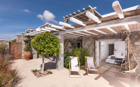 Villa Blue Moon: Vaso Di Fiori, Terrazza, Mobili Da Esterno, Pergola, Cortile, Design, Pianta Della Casa, Shade, Struttura Esterna, Balcone