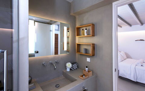 Villa Blue Moon: Interior Design, Idraulico Fixture, Pavimentazione, Soffitto, Pavimento, Rubinetto, Lavello, Appartamento, Bagno, Idraulico