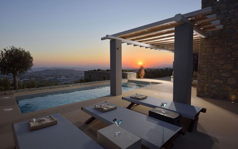 Villa Blue Moon: Mobilia, Interior Design, Sedia, Ricorrere, Piscina, Appartamento, Shade, Tavolino Da Caffè, Mobili Da Esterno