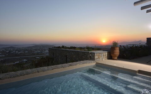 Villa Blue Moon: Crepuscolo, Sera, Piscina, Villa