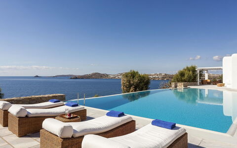 Villa Pinta: Piscina, Mobilia, Mobili Da Esterno, Ricorrere, Sedia, Eco Hotel, Ombrello, Lettino, Shade, Villa