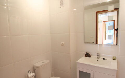 Las Cinco Torres: Bagno, Proprietà, Camera, Parete, Piastrella, Interior Design, Casa, Pavimento, Immobiliare, Architettura