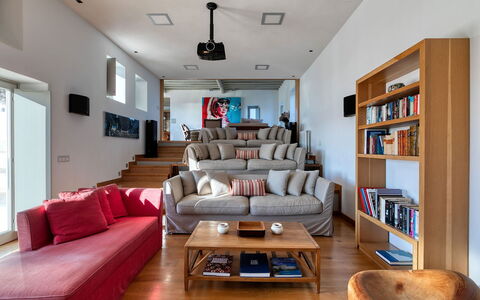 Villa Virgil: Mobilia, Interior Design, Divano, Pavimentazione, Pavimento, Legna, Soggiorno, Camera, Soffitto, Appartamento