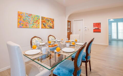 Apartment Bud: Mobilia, Interior Design, Pavimentazione, Legna, Sala Da Pranzo, Pavimento, Tavolo, Cucina & Sala Da Pranzo Tavolo, Soffitto, Sedia